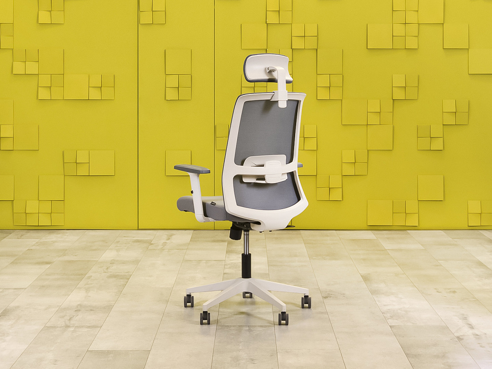 Офисное кресло руководителя на колесах ONLEAP Ткань Серый Импорт  КРТС-26016