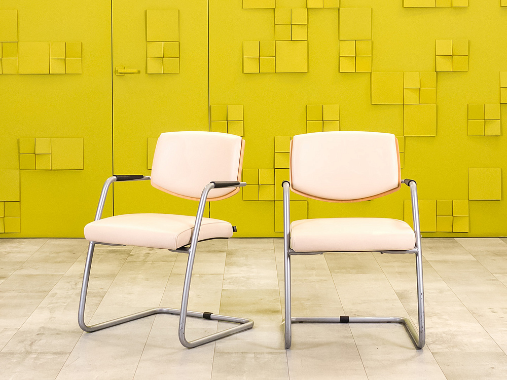 Конференц кресло для переговорной на полозьях Sitland Кожа Бежевый Италия_КДКБ1-181223