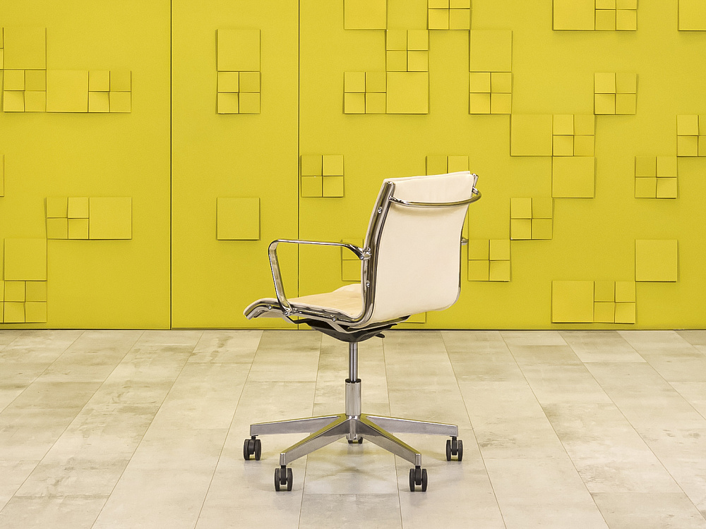 Офисное кресло для персонала на колесах Quinti Кожа Бежевый Италия  КПКБ-04026