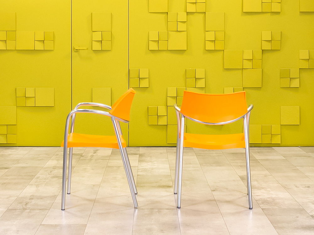 Конференц кресло для переговорной на ножках AMAT-3 Пластик Оранжевый Испания_КНПО-060823