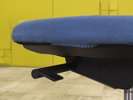 Офисное кресло для персонала на колесах Steelcase Ткань Синий Франция_КПТН-011023