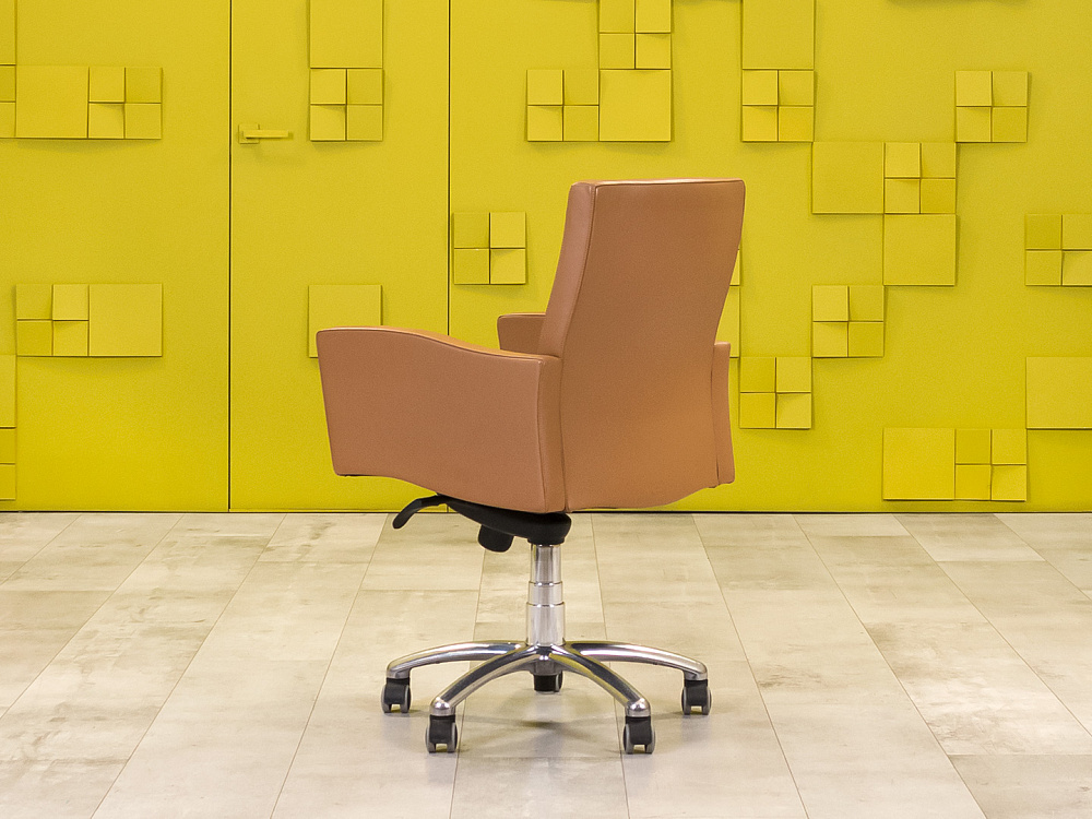 Конференц кресло для переговорной на колесах POLTRONA FRAU Кожа Коричневый Италия_КНКК-081024