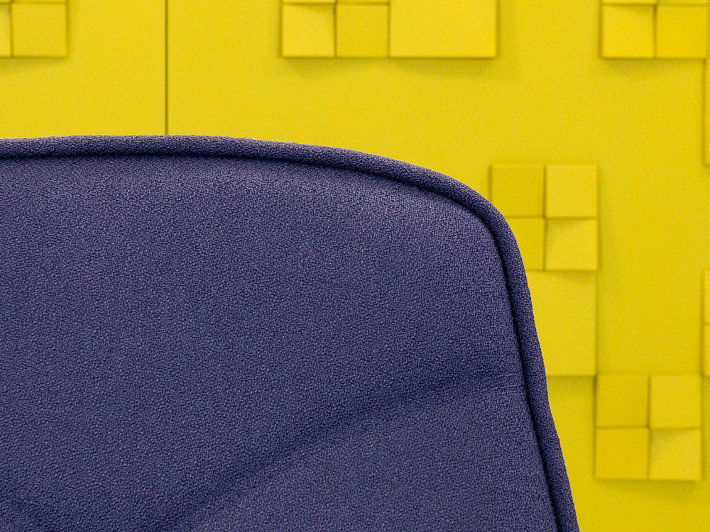 Офисное кресло для персонала на колесах  Kinnarps Ткань Синий Швеция  КПТН-03025