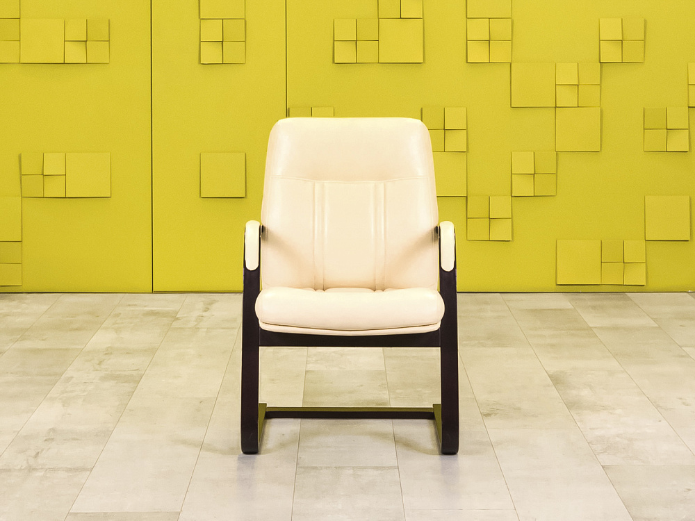 Конференц кресло для переговорной  Кожзам Бежевый Россия  КДКБ-19026