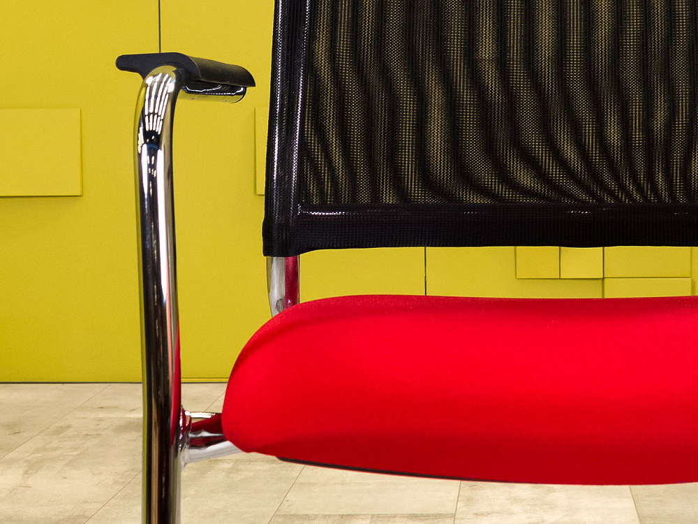 Конференц кресло для переговорной на полозьях Ткань Красный; Чёрный Россия_КДТК-130324