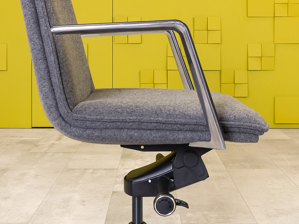 Офисное кресло руководителя на колесах Voltaire Ткань Серый Импорт_КРТС-300124