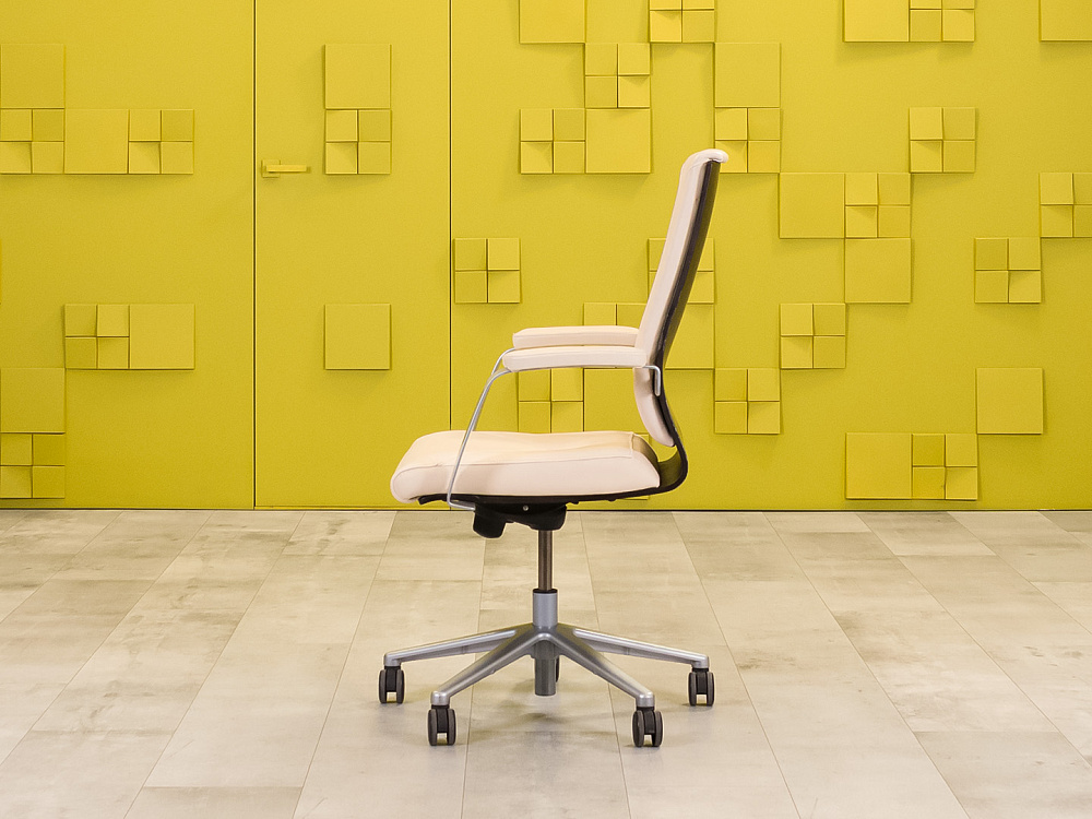 Офисное кресло руководителя на колесах MADERA B Sitland Кожа Бежевый Италия_КРКБ-250324