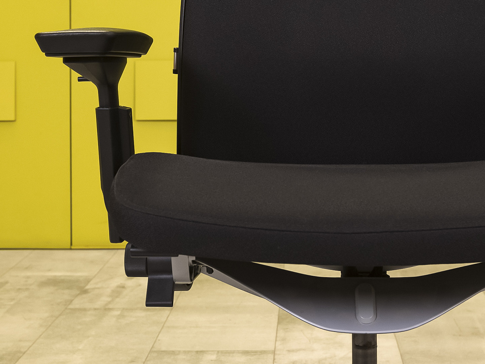 Офисное кресло руководителя на колесах Steelcase Ткань Чёрный Германия  КРТЧ-08076