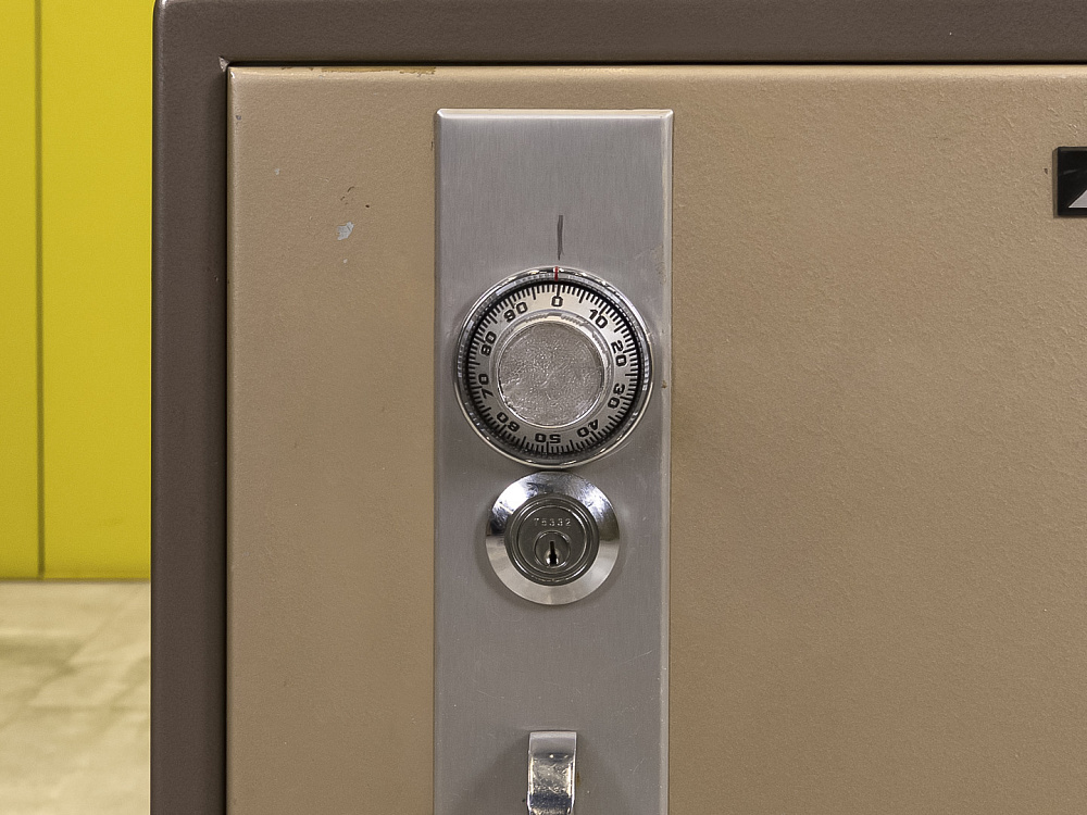 Сейф  Металл Серый  СЕЙФ7-21105