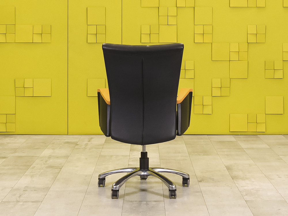 Офисное кресло руководителя на колесах   Чёрный   КРКЧ-12125