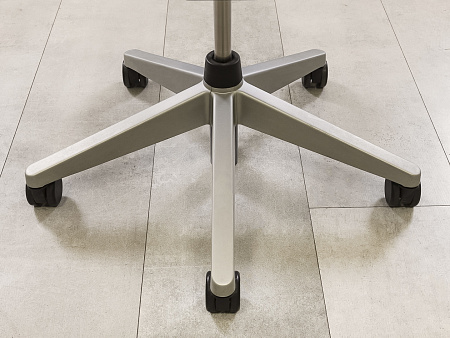 Офисное кресло руководителя на колесах HAWORTH Алькантара Бежевый США  КРКБ-17125