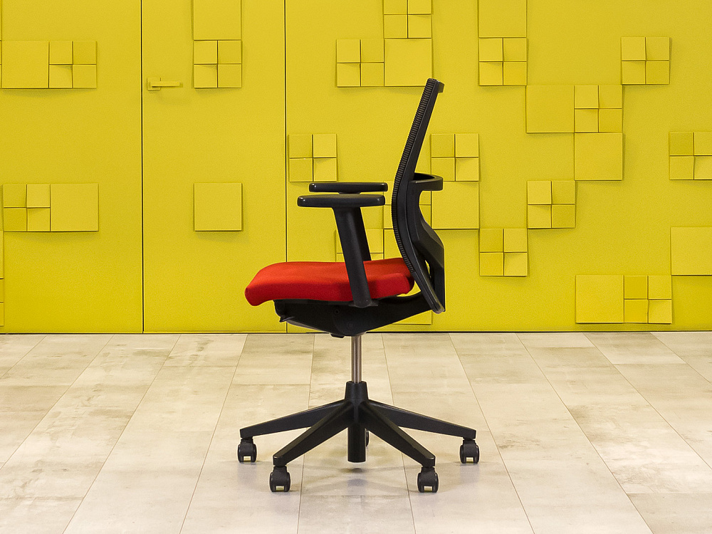 Офисное кресло для персонала на колесах HAWORTH Ткань Красный; Чёрный США_КПТК-211124