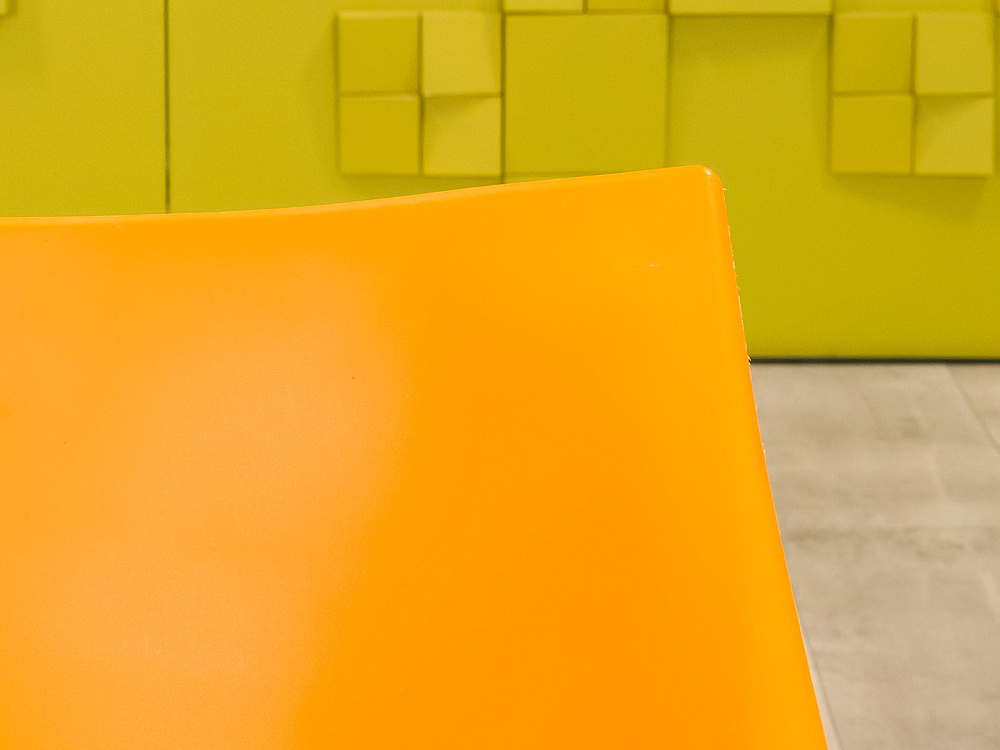 Конференц кресло для переговорной на ножках AMAT-3 Пластик Оранжевый Испания_КНПО-060823