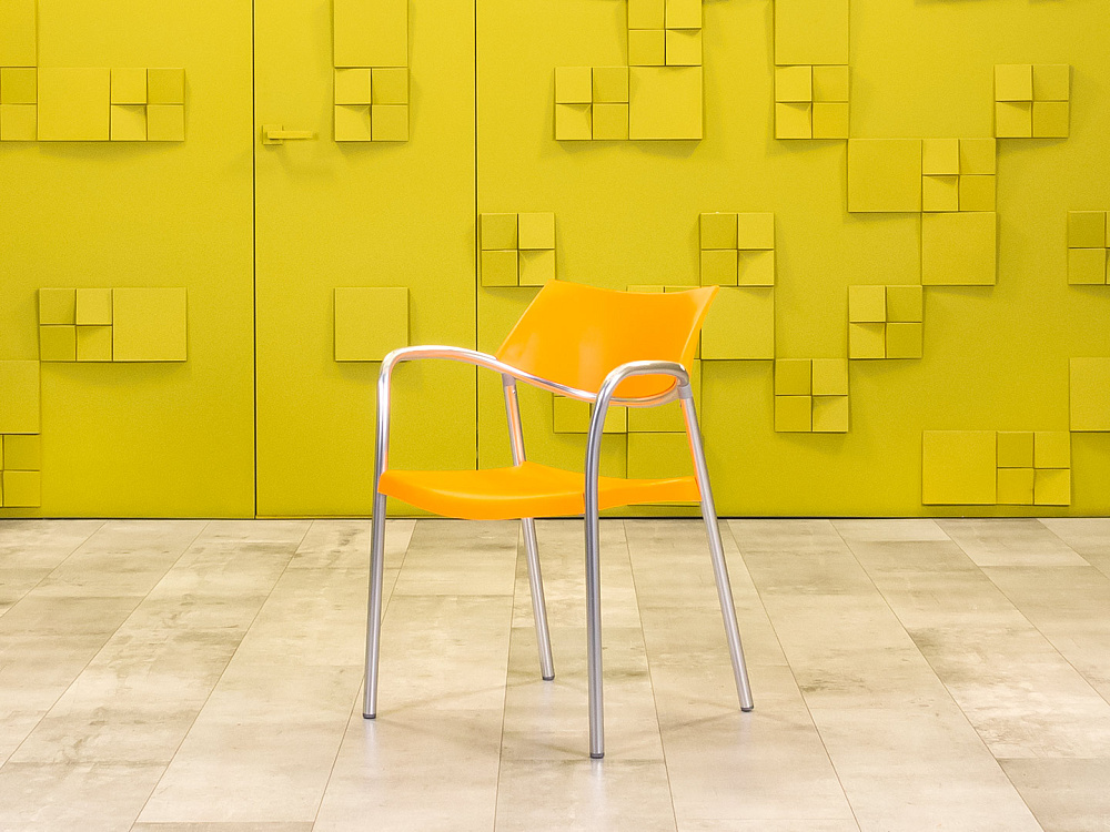 Конференц кресло для переговорной на ножках AMAT-3 Пластик Оранжевый Испания_КНПО-060823