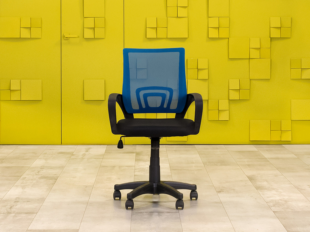 Офисное кресло для персонала на колесах LARK Ткань Чёрный; Синий Россия