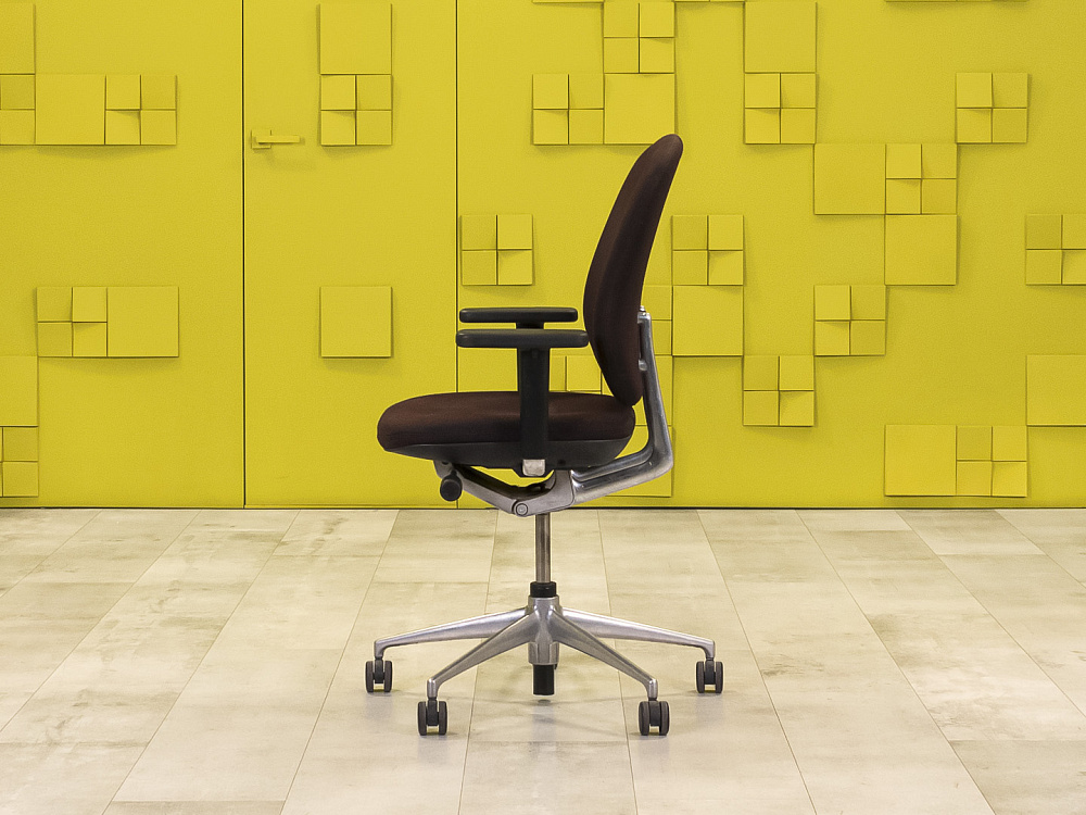 Офисное кресло для персонала на колесах Vitra Ткань Коричневый Швейцария_КПТК4-150922