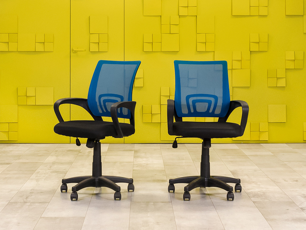 Офисное кресло для персонала на колесах LARK Ткань Чёрный; Синий Россия