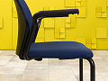 Конференц кресло для переговорной на полозьях Steelcase Ткань Синий Франция_КДТН-281024