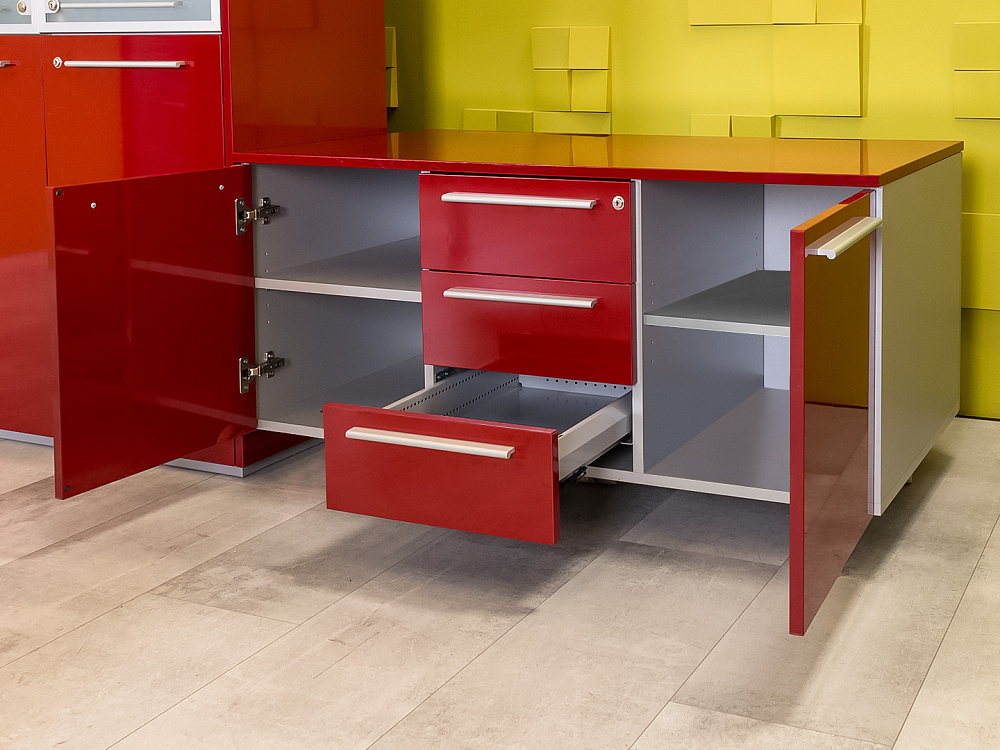 Кабинет руководителя ЛДСП Красный Италия_КРК-100424