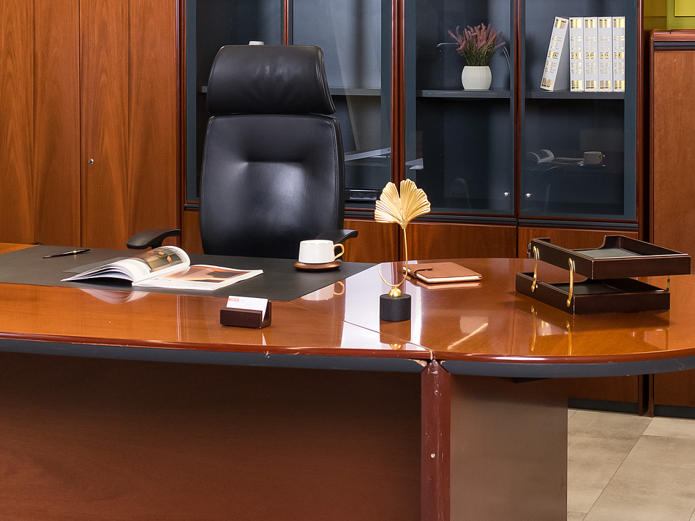 Кабинет руководителя ORA Массив Орех Италия