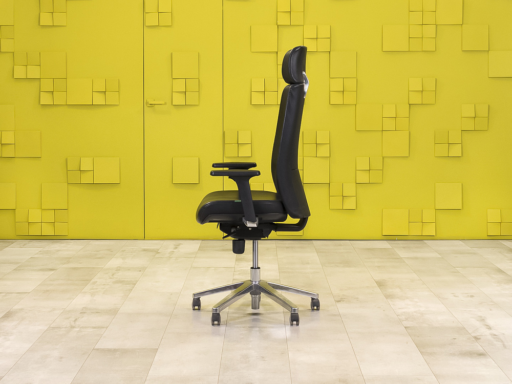 Офисное кресло руководителя на колесах Profoffice Кожа Чёрный Россия-Италия  КРКЧ-280125