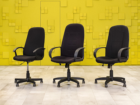 Офисное кресло руководителя на колесах Ткань Чёрный Россия  КРТЧ(а)-211124