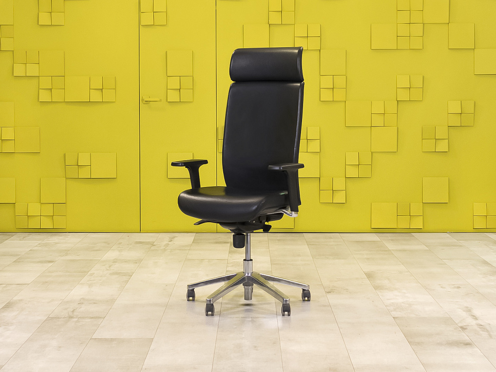 Офисное кресло руководителя на колесах Profoffice Кожа Чёрный Россия-Италия  КРКЧ-280125