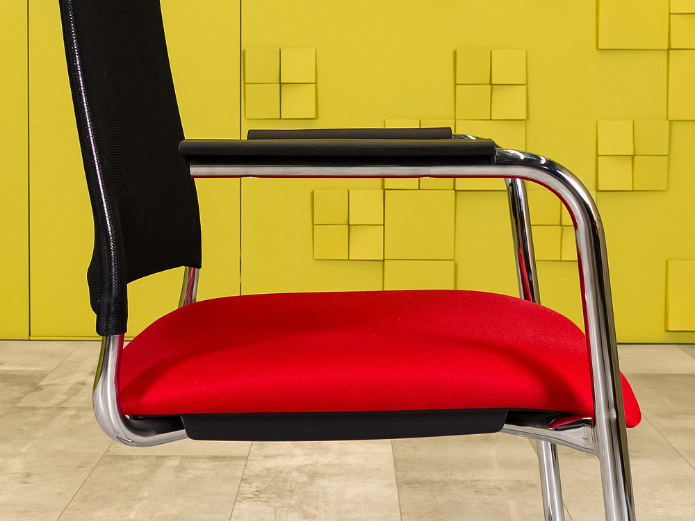 Конференц кресло для переговорной на полозьях Ткань Красный; Чёрный Россия_КДТК-130324