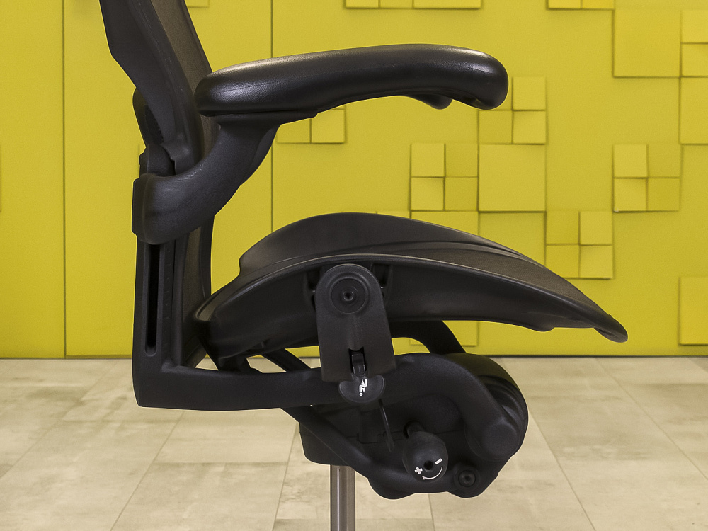 Офисное кресло руководителя на колесах Aeron B Herman Miller Сетка Чёрный США  КРТЧ-12115