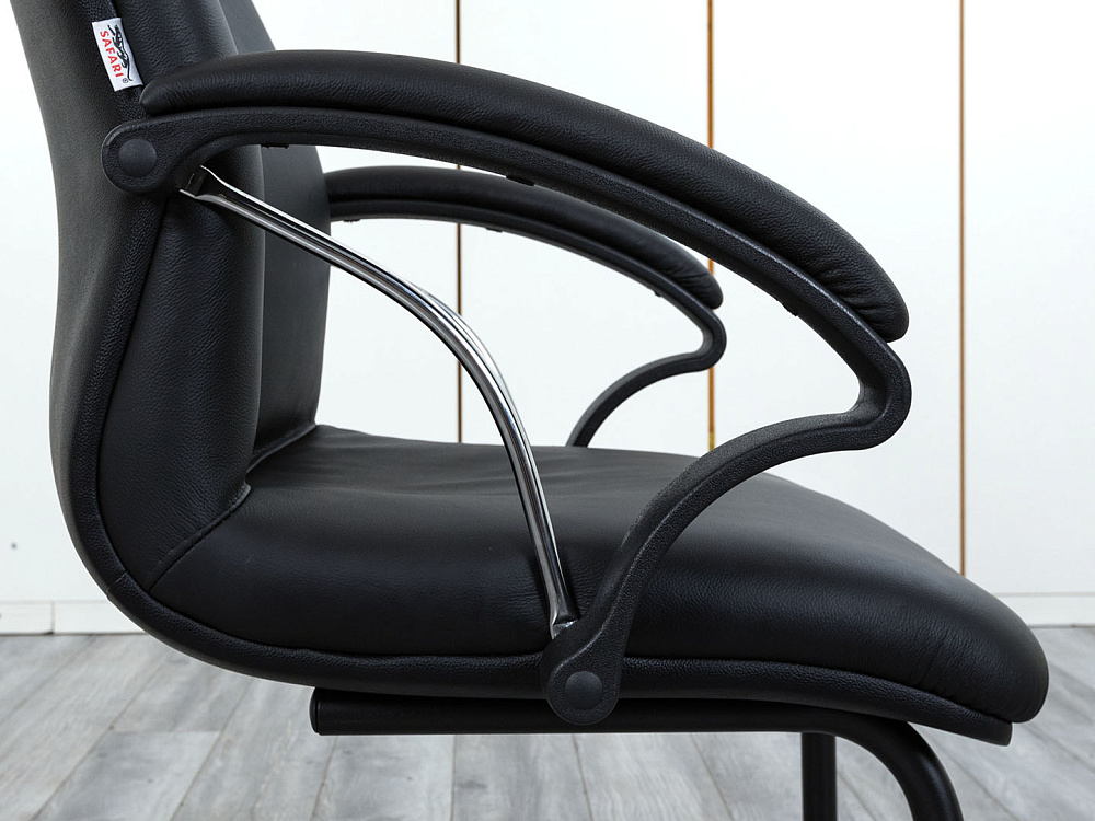 Конференц кресло для переговорной  Черный Кожа SAFARI Maxus  (УДКЧ-04104)