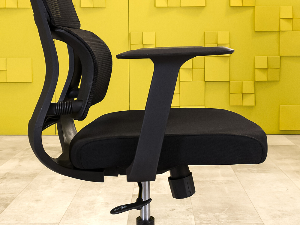 Офисное кресло руководителя на колесах Ткань Чёрный Импорт_КРТЧ4-271023