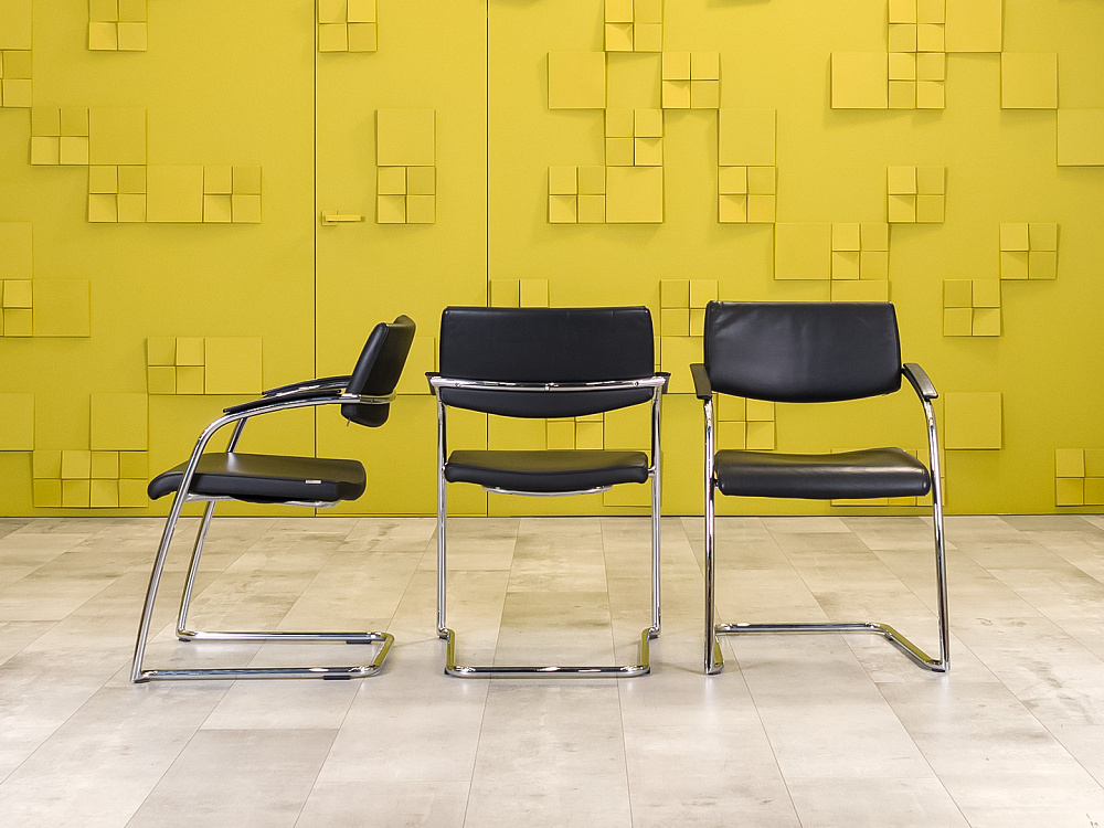 Конференц кресло для переговорной на полозьях SATO Кожа Чёрный Германия_КДКЧ-260224