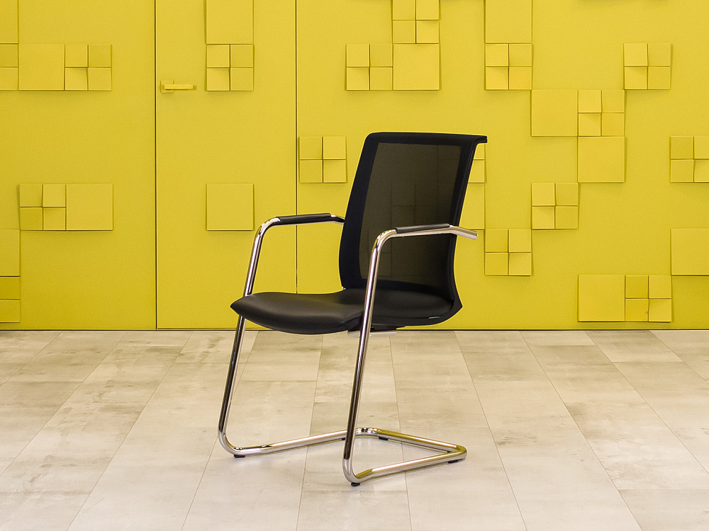 Конференц кресло для переговорной на полозьях Skin Profoffice Кожа Чёрный Россия-Италия_КДКЧ-290324