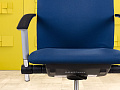 Офисное кресло руководителя на колесах TIGER SATO Ткань Синий Германия_КРТН-250123