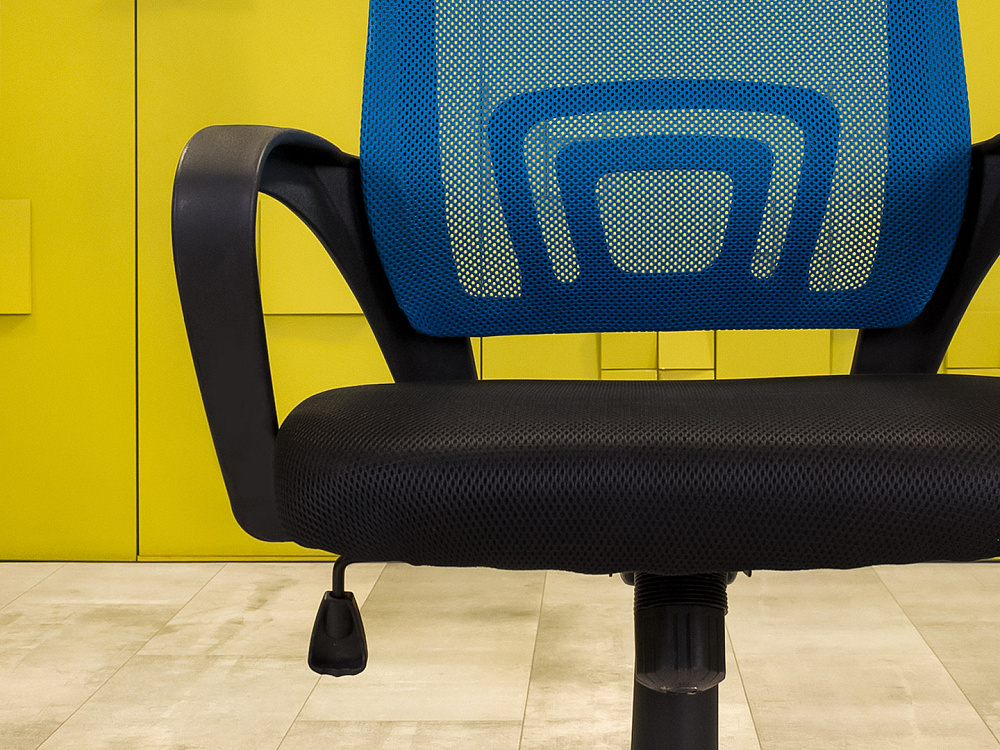 Офисное кресло для персонала на колесах LARK Ткань Чёрный; Синий Россия