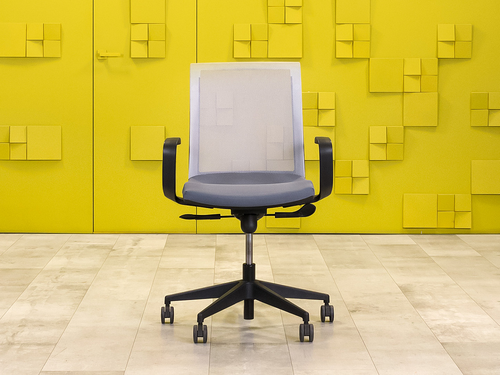 Офисное кресло для персонала на колесах NARBUTAS Ткань Серый Литва_КПТС-151223