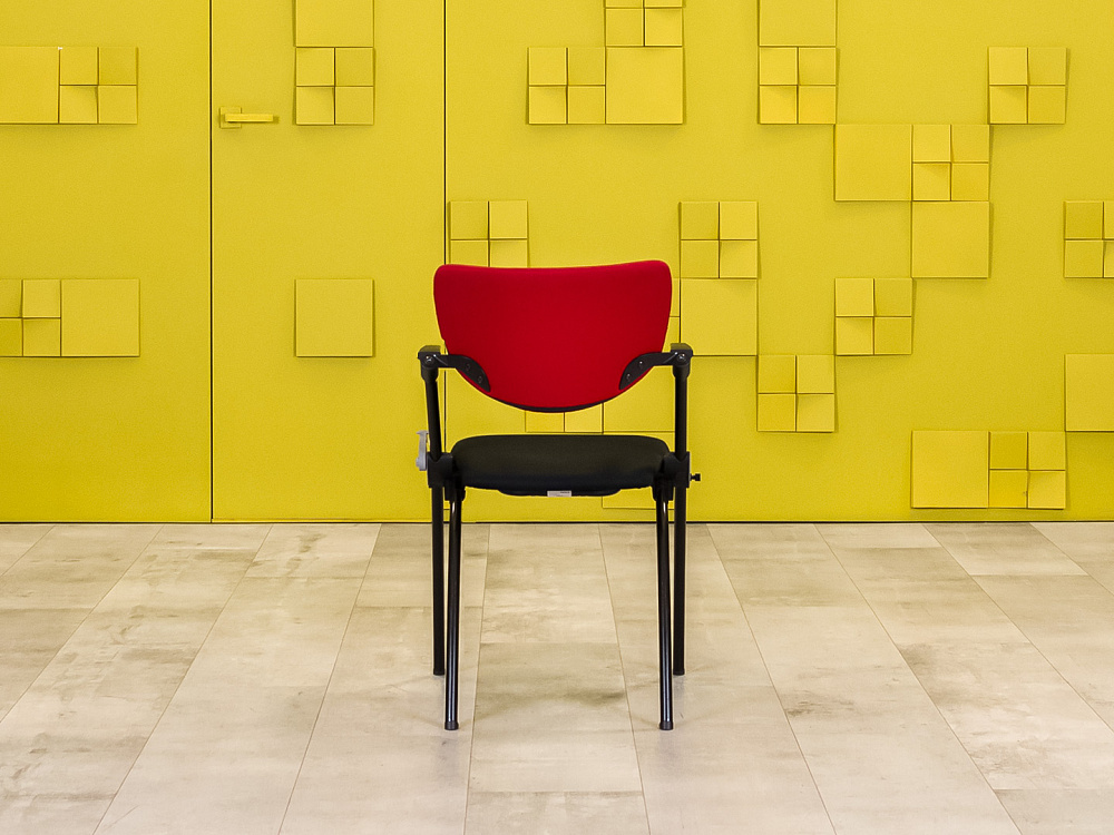 Конференц кресло для переговорной на ножках HAWORTH Ткань Чёрный; Красный Германия_КНТЧ-110823