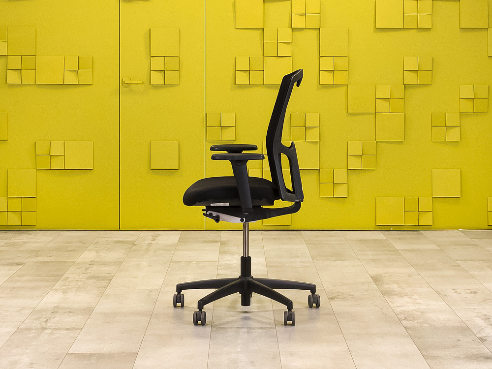 Офисное кресло для персонала на колесах Mento Kinnarps Ткань Чёрный Швеция_КПТЧ-230924