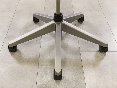 Офисное кресло руководителя на колесах HAWORTH Кожа Коричневый США  КРКК-17125