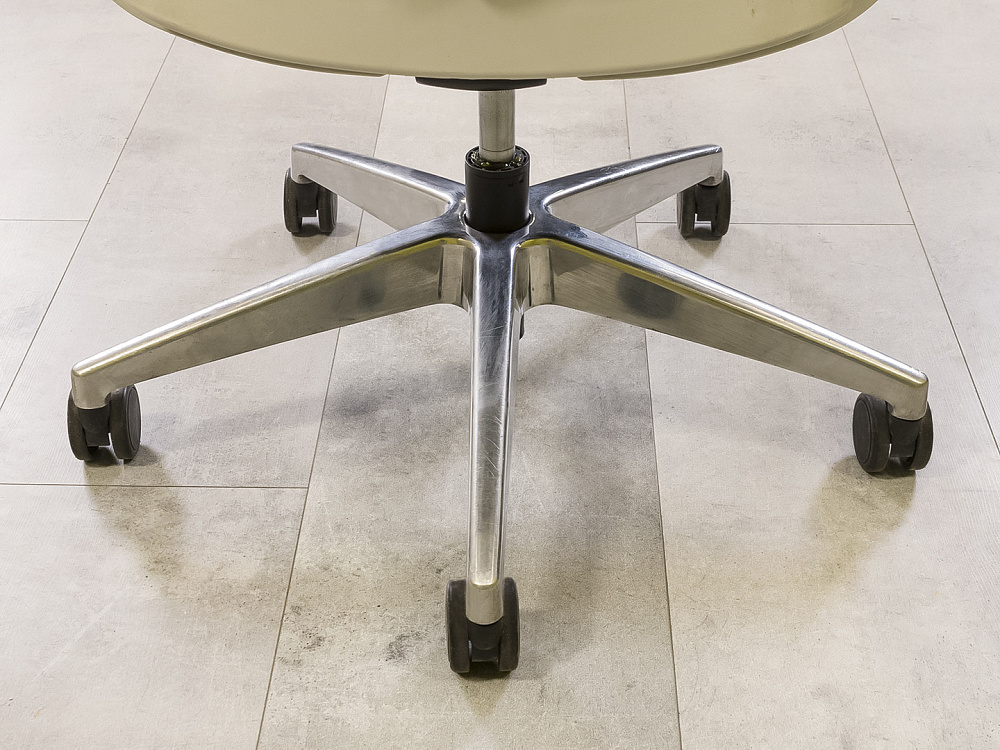 Офисное кресло для персонала на колесах Sputnik 182P Interstuhl Экокожа Чёрный; Серый Германия_КПКЧ-