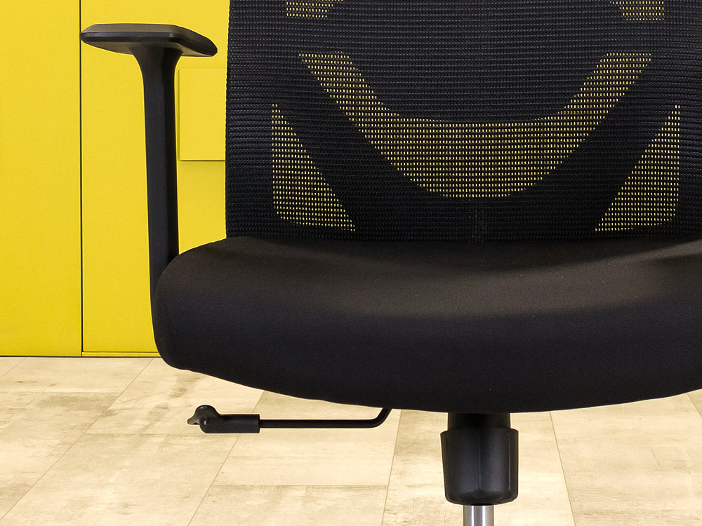 Офисное кресло руководителя на колесах Ткань Чёрный Импорт_КРТЧ5-271023