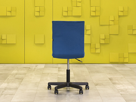 Офисное кресло для персонала на колесах Монро NEO-27 синий Ткань Синий Россия