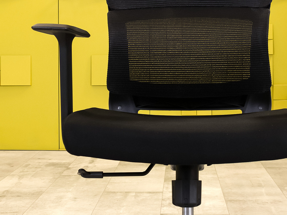 Офисное кресло руководителя на колесах Ткань Чёрный Импорт_КРТЧ4-271023