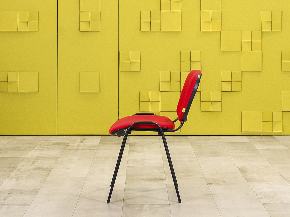 Офисный стул на ножках Изо Ткань Красный Россия