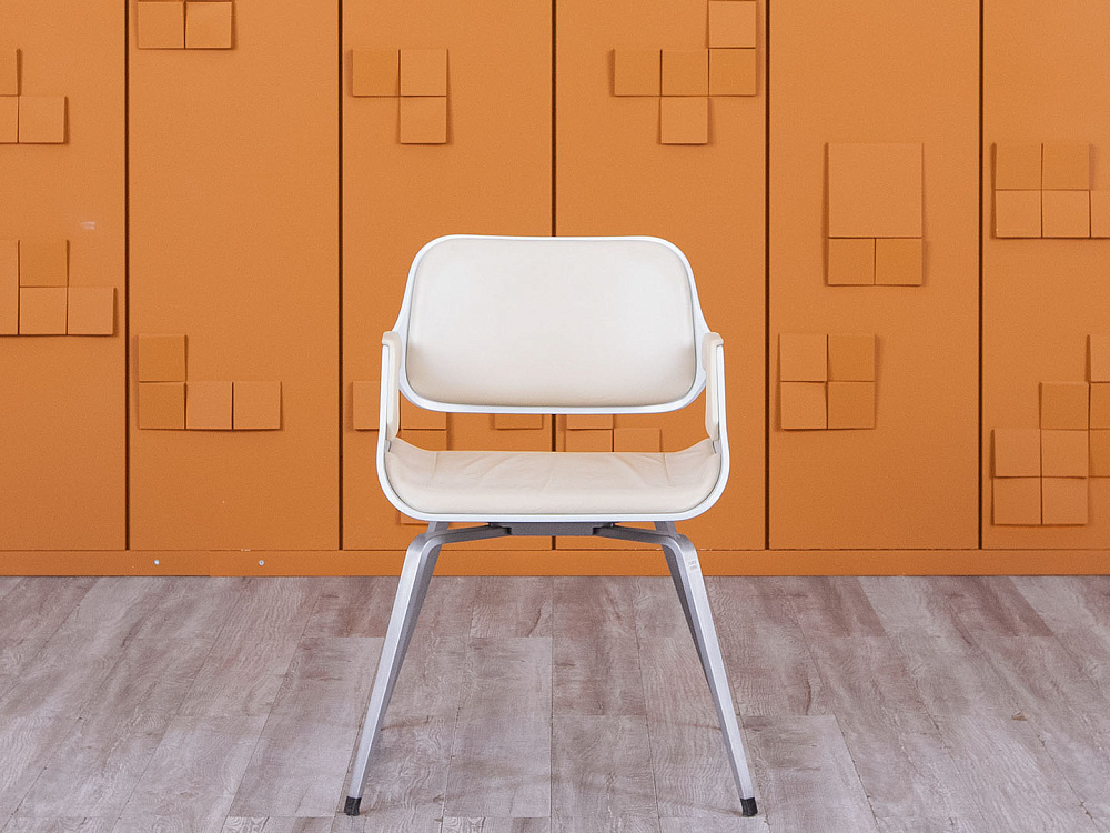 Конференц кресло для переговорной  Бежевый Кожа INTERSTUHL Silver  (УНКБ-20084)