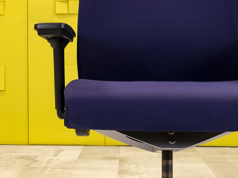 Офисное кресло для персонала на колесах Think Steelcase Ткань Синий Франция_КПТН-161224