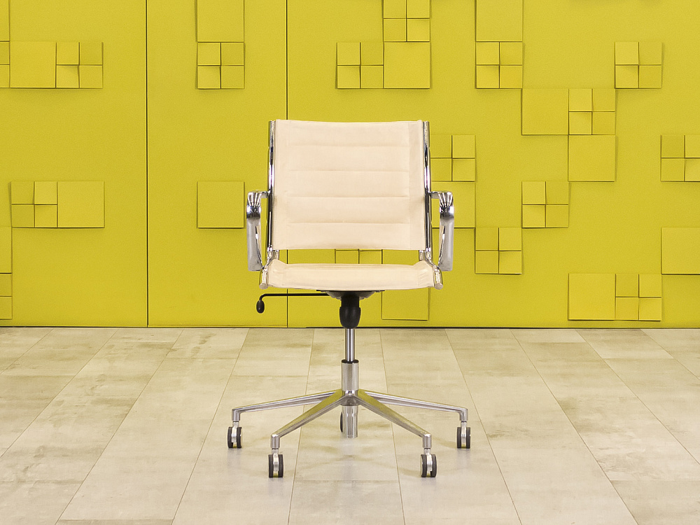 Офисное кресло для персонала на колесах  Кожа Бежевый Импорт  КПКБ-16083