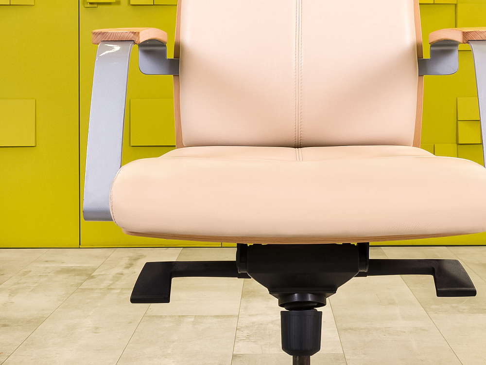 Офисное кресло руководителя на колесах MADERA A Sitland Кожа Бежевый Италия  КРКБ-270624