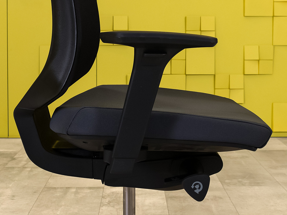 Офисное кресло для персонала на колесах Profim Ткань Серый; Чёрный Польша_КПТС-22082