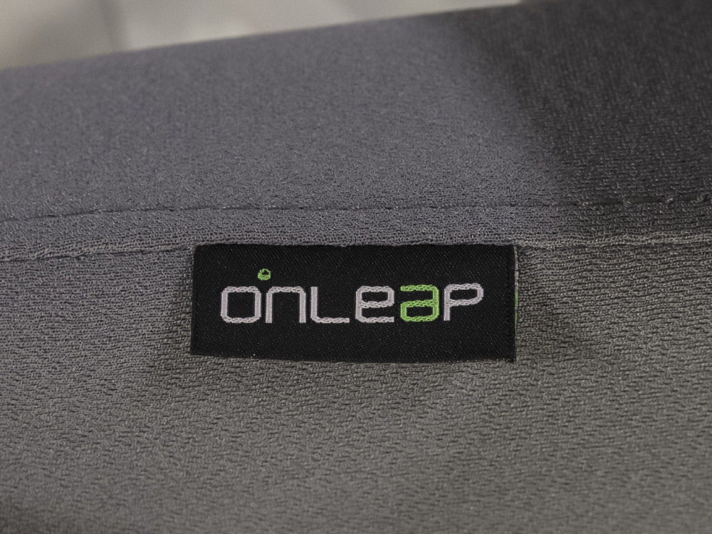 Офисное кресло руководителя на колесах ONLEAP Ткань Серый Импорт  КРТС-26016
